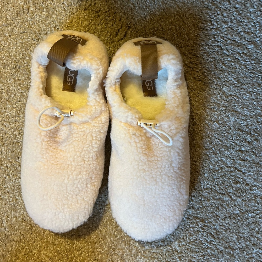 New with Box Ugg Plushy Slipper